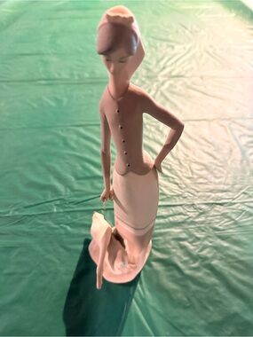 Lladro Woman w/ Swan Statue